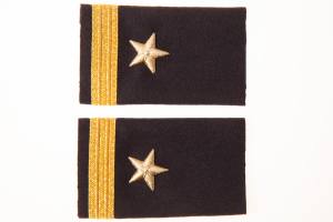 Schulterschlaufen mit Abzeichen 3rd OFFICER 1 Streifen mit Stern